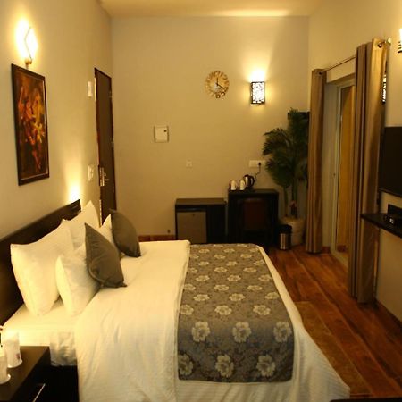 Anandam Clarks Inn Suites Vrindāvan Exteriör bild