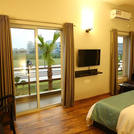 Anandam Clarks Inn Suites Vrindāvan Exteriör bild