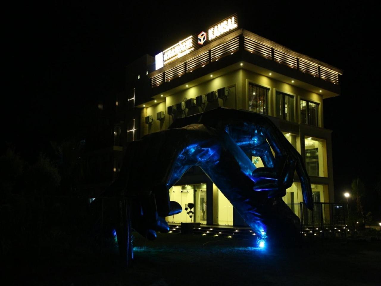 Anandam Clarks Inn Suites Vrindāvan Exteriör bild