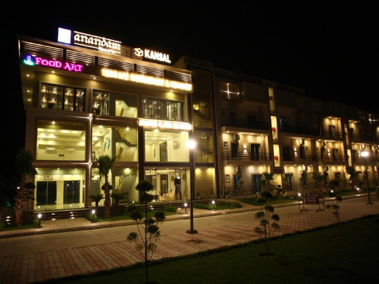 Anandam Clarks Inn Suites Vrindāvan Exteriör bild