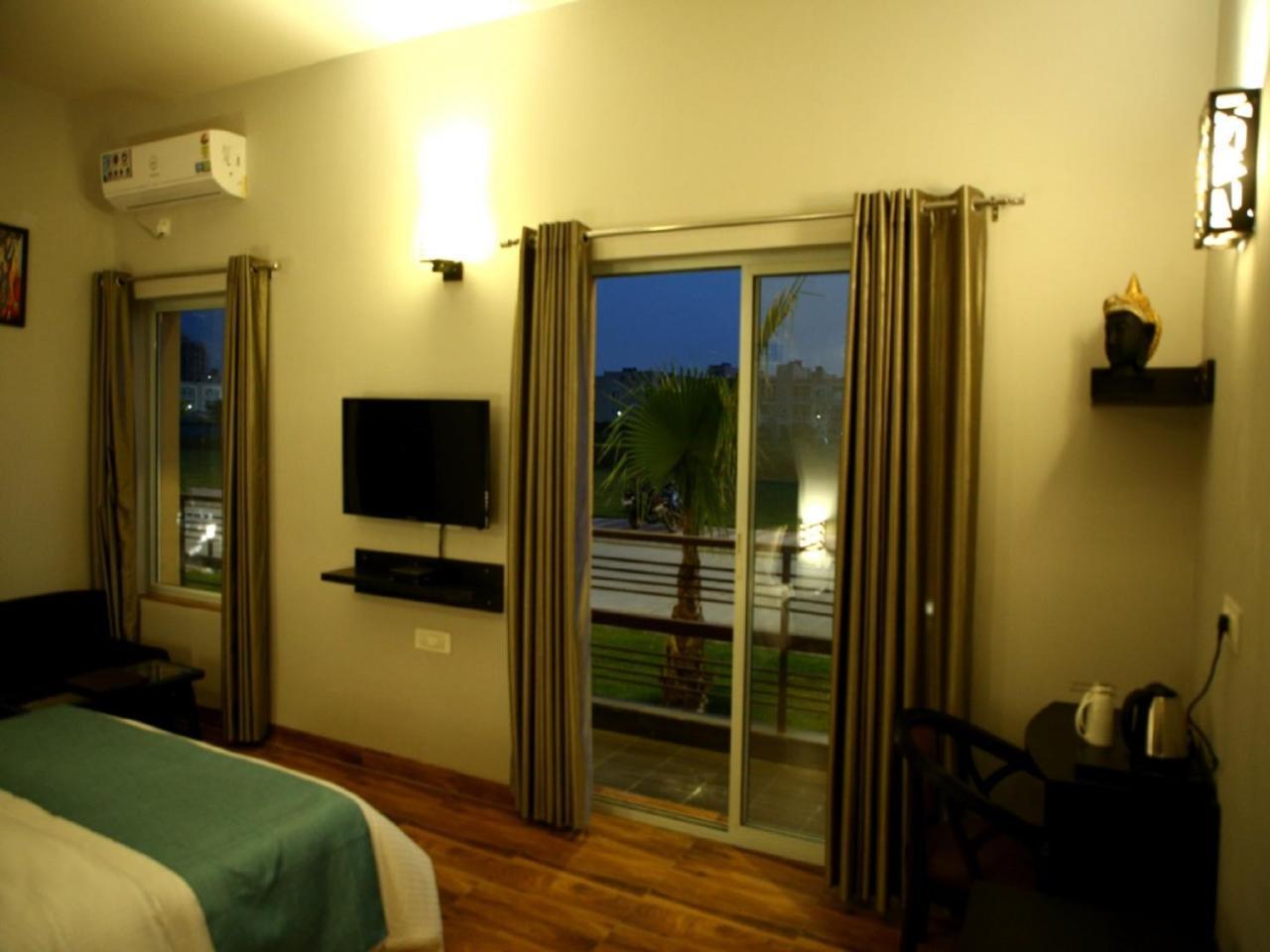 Anandam Clarks Inn Suites Vrindāvan Exteriör bild