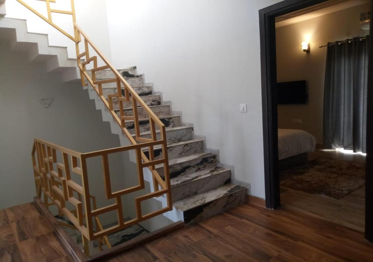 Anandam Clarks Inn Suites Vrindāvan Exteriör bild