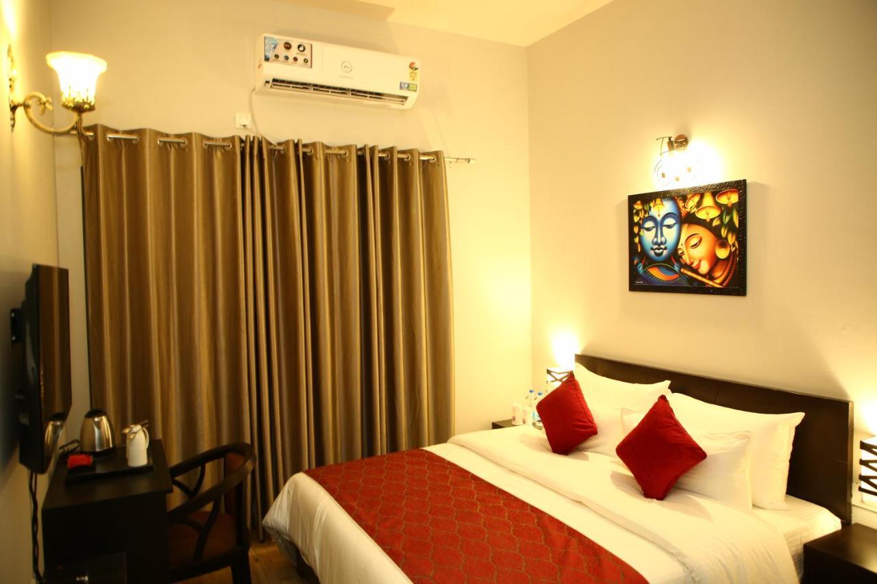 Anandam Clarks Inn Suites Vrindāvan Exteriör bild