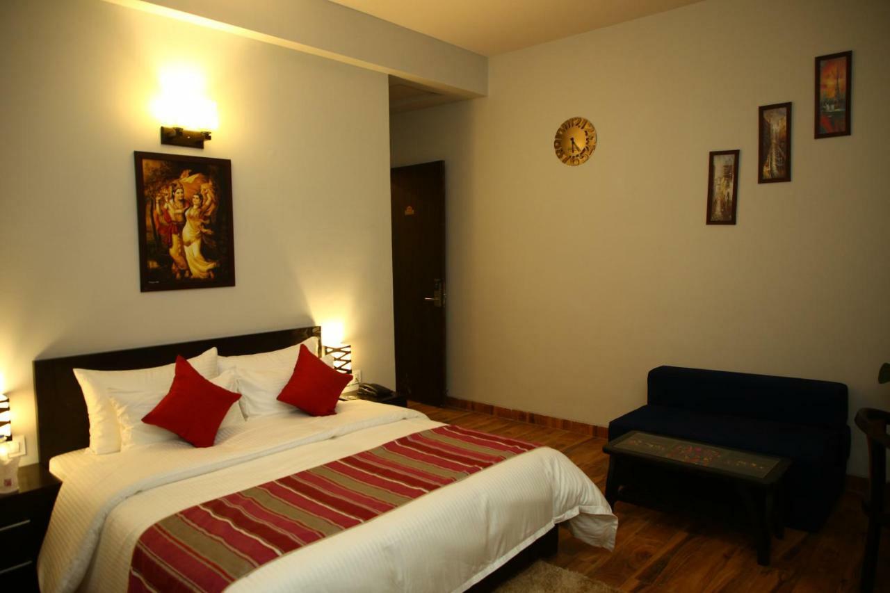 Anandam Clarks Inn Suites Vrindāvan Exteriör bild