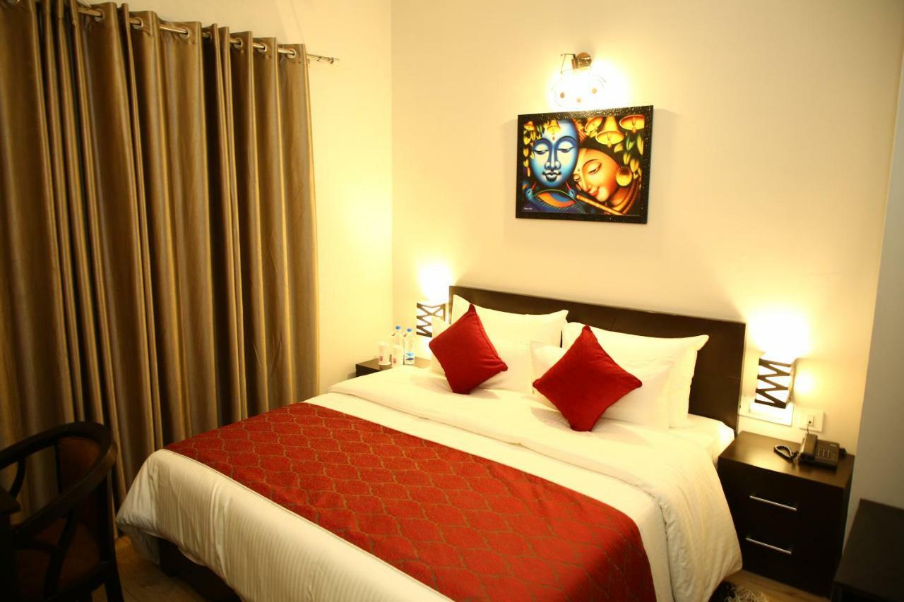 Anandam Clarks Inn Suites Vrindāvan Exteriör bild