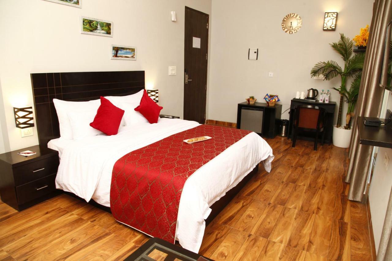 Anandam Clarks Inn Suites Vrindāvan Exteriör bild