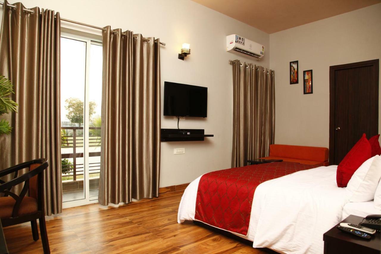 Anandam Clarks Inn Suites Vrindāvan Exteriör bild