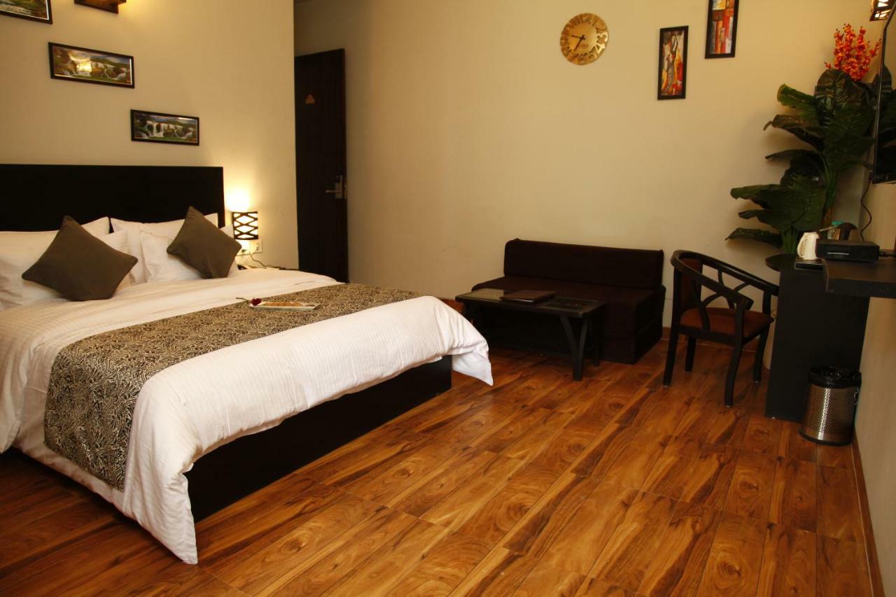 Anandam Clarks Inn Suites Vrindāvan Exteriör bild