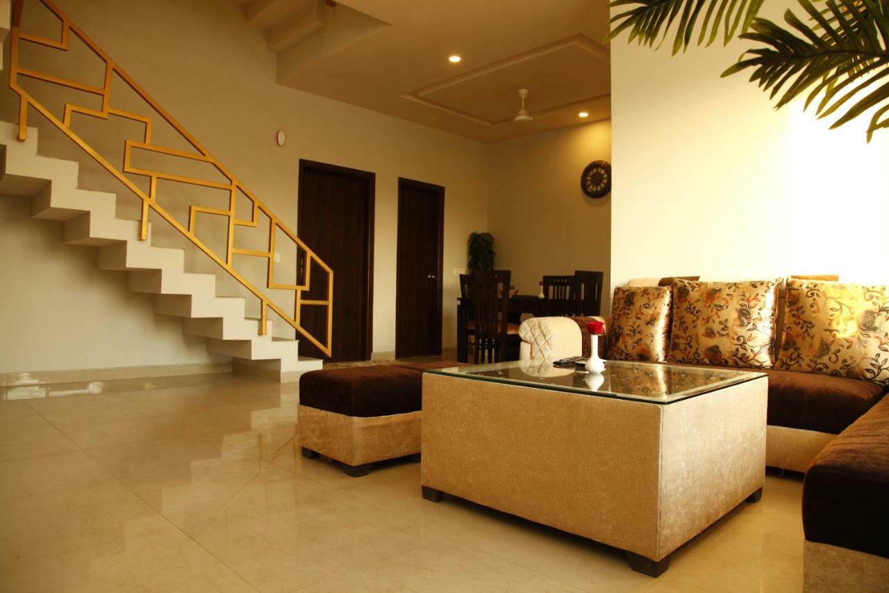 Anandam Clarks Inn Suites Vrindāvan Exteriör bild