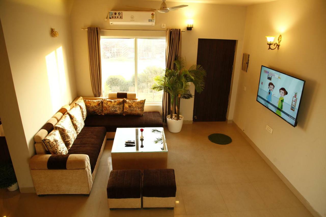 Anandam Clarks Inn Suites Vrindāvan Exteriör bild