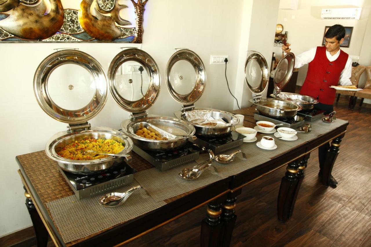 Anandam Clarks Inn Suites Vrindāvan Exteriör bild