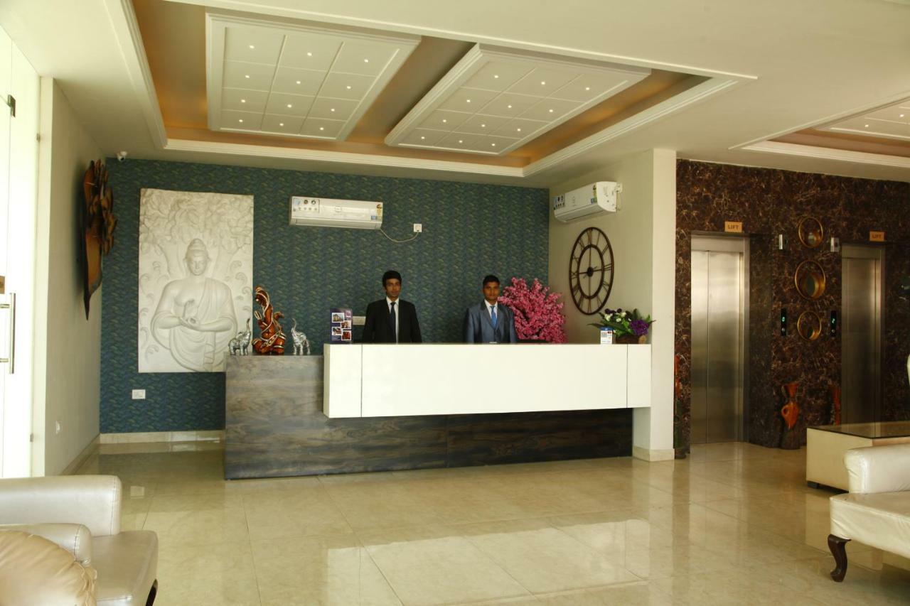 Anandam Clarks Inn Suites Vrindāvan Exteriör bild